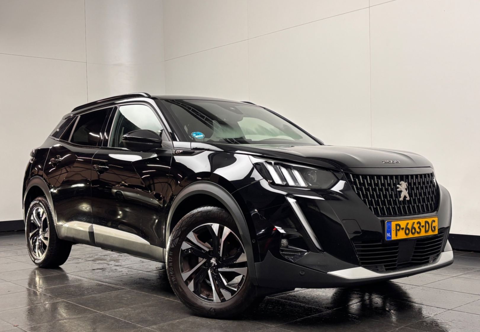 Peugeot 2008 1.2i GT