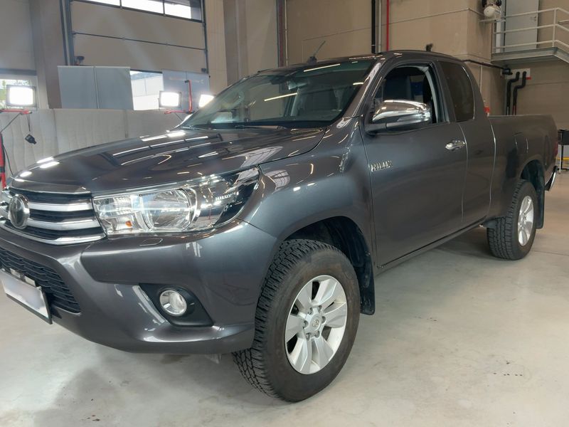 Toyota Hilux 2.4 D-4D Extra Cab Comfort 4x4