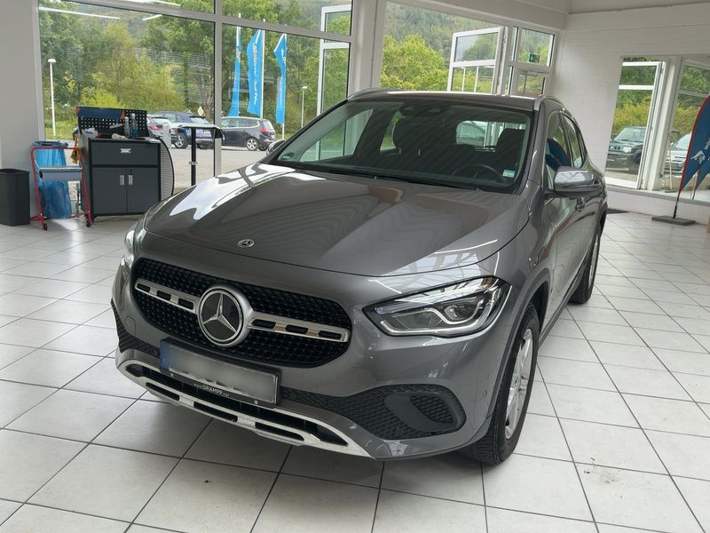 Mercedes-Benz GLA-класс GLA 200 Progressive