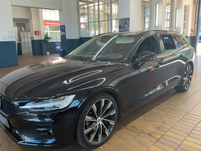 Volvo V60 2.0 B4 Mild-Hybrid Ultimate Dark