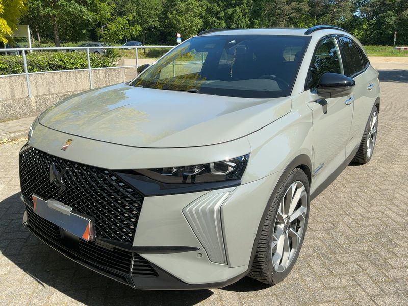 DS Automobiles DS7 1.6 E-Tense Hybrid 4x4 La Première