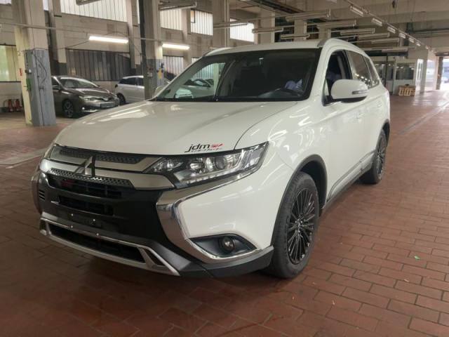 Mitsubishi Outlander 2.0 Diamant Edition+ 2WD