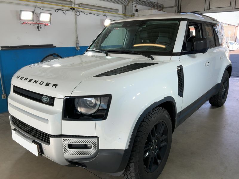Land Rover Defender D240 110 SE