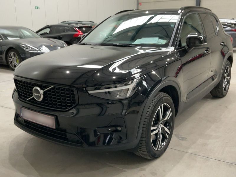 Volvo XC40 2.0 B3 Mild-Hybrid Plus Dark 2WD