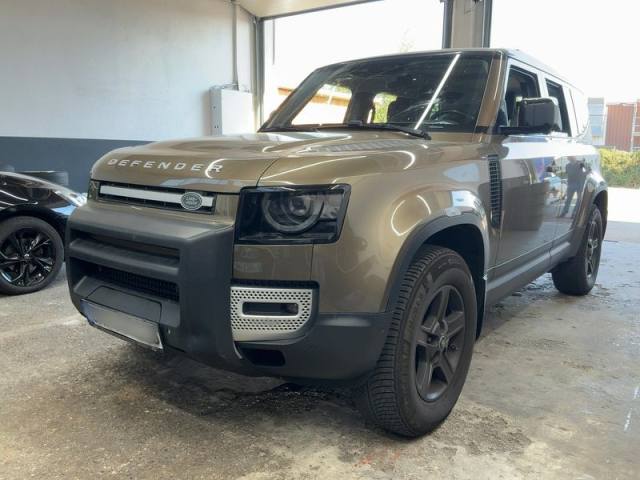 Land Rover Defender D240 110 HSE