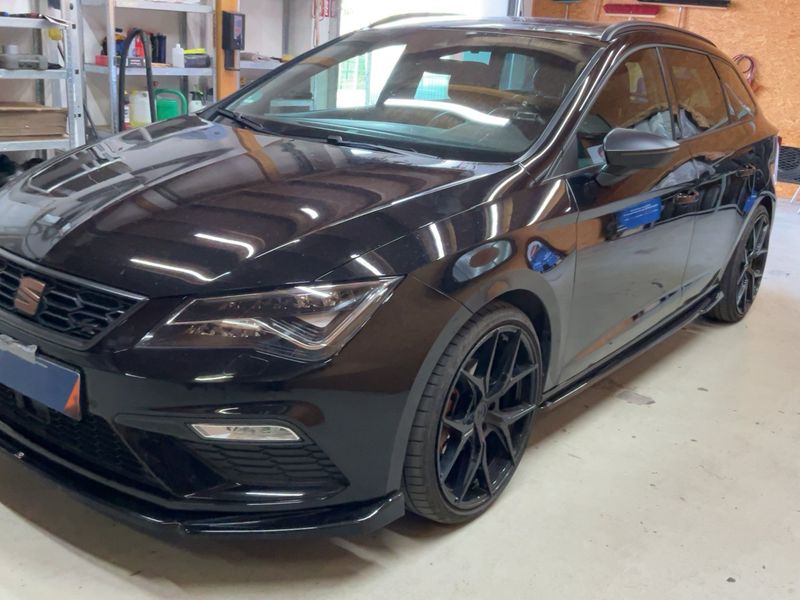 SEAT Leon 1.5 TSI ACT FR Black Matt Edition