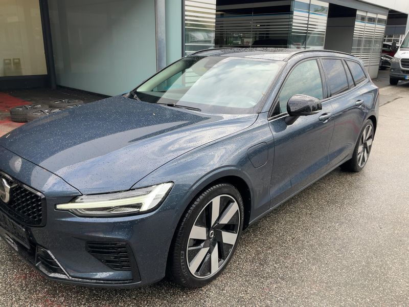 Volvo V60 2.0 T6 Recharge Plug-in Hybrid Ultra Dark AWD