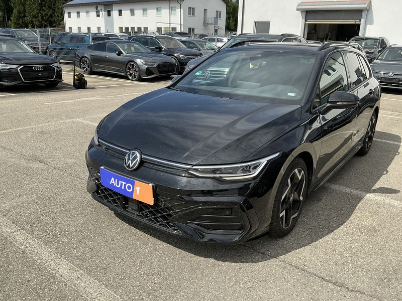 Volkswagen Golf VIII 1.5 TSI R-Line