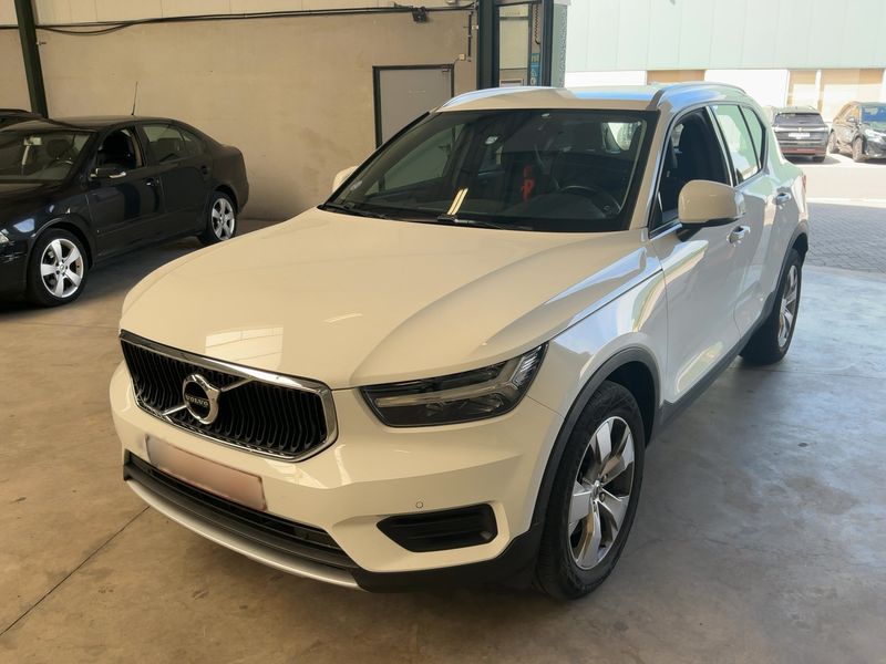 Volvo XC40 2.0 T4 Momentum Pro 2WD