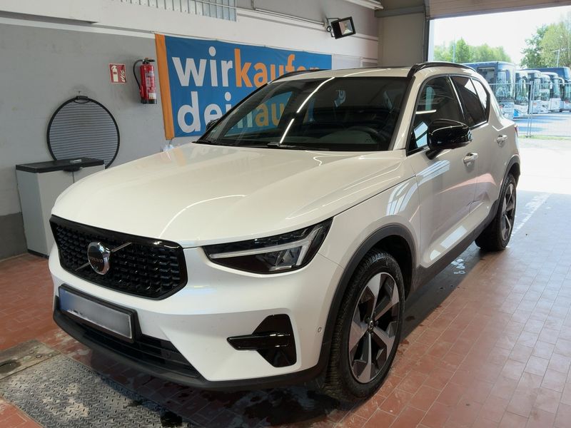 Volvo XC40 2.0 B4 Mild-Hybrid Ultra Dark 2WD