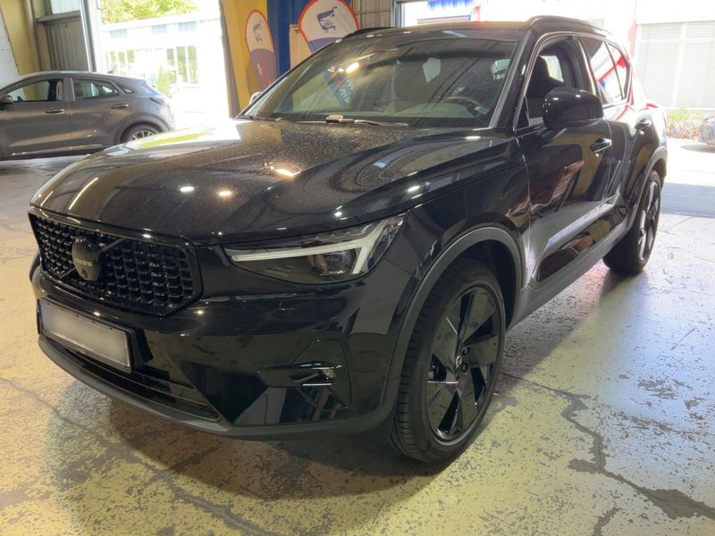 Volvo XC40 2.0 B3 Mild-Hybrid Plus Black Edition 2WD
