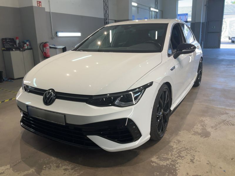 Volkswagen Golf VIII 2.0 TSI R 4Motion