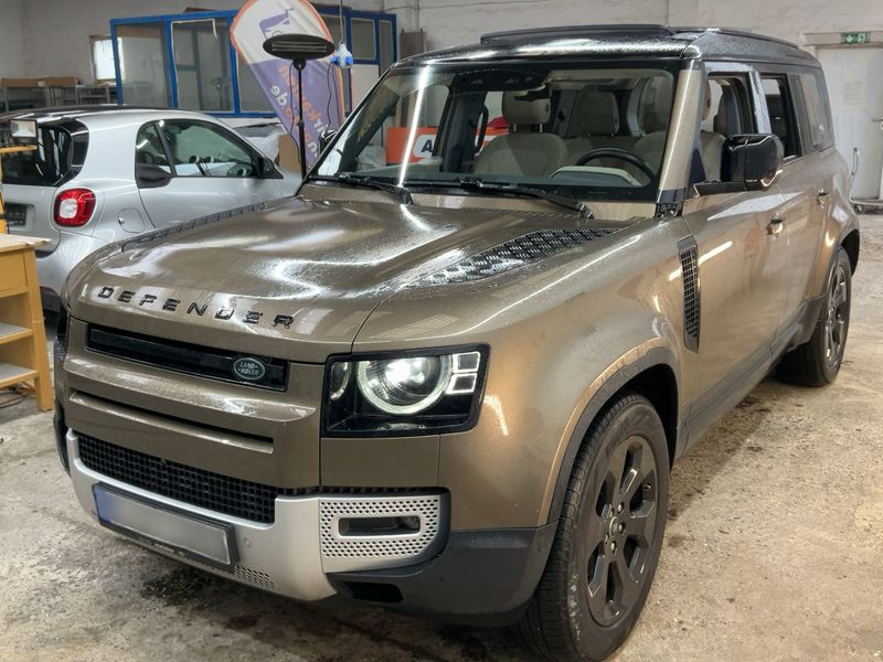 Land Rover Defender D240 110 SE
