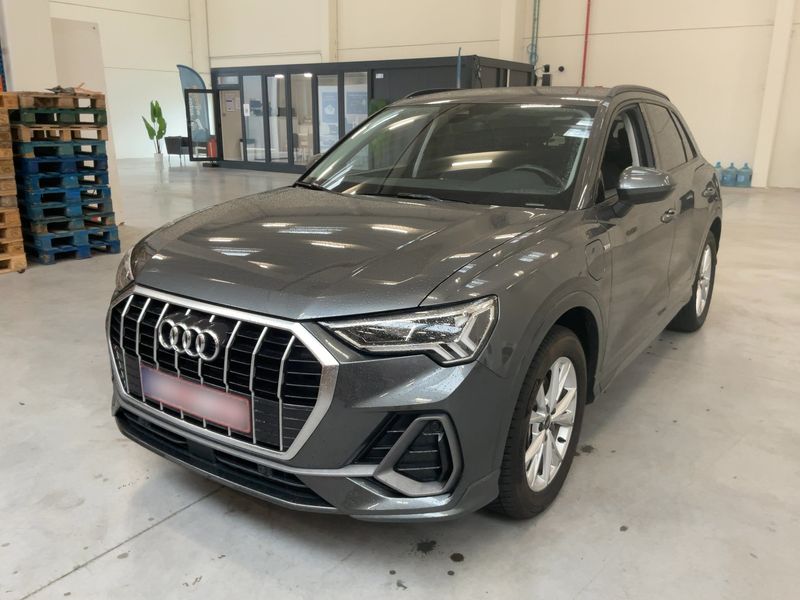 Audi Q3 45 TFSIe S line