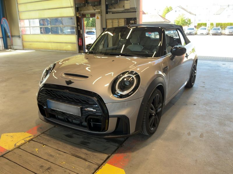 MINI Cabrio Cooper S John Cooper Works Trim
