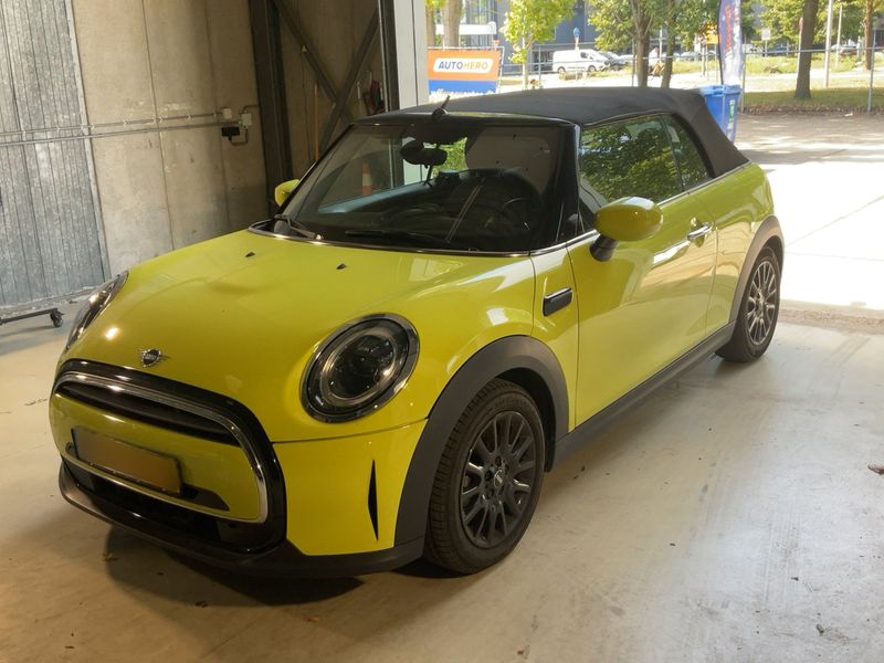 MINI Cabrio Cooper Essential Trim