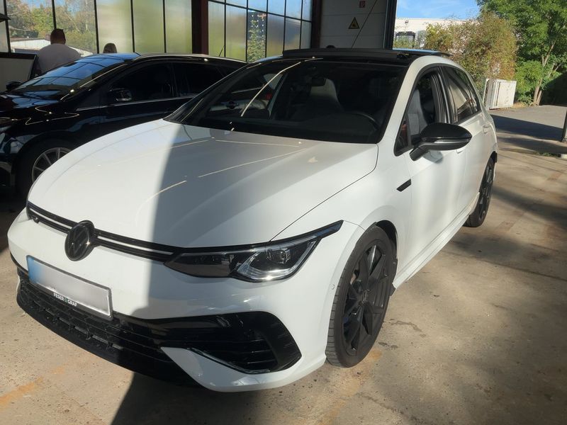 Volkswagen Golf VIII 2.0 TSI R 4Motion