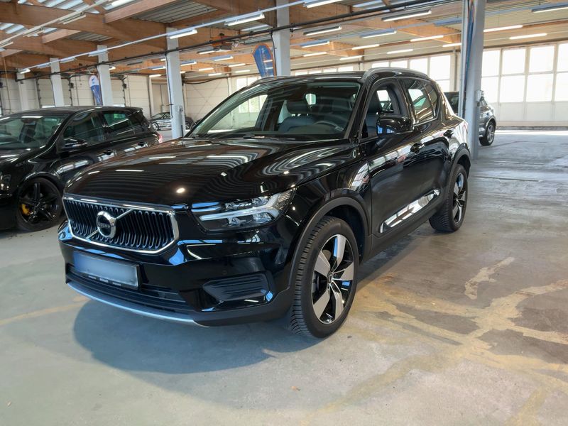 Volvo XC40 2.0 B4 Mild-Hybrid Momentum Pro 2WD