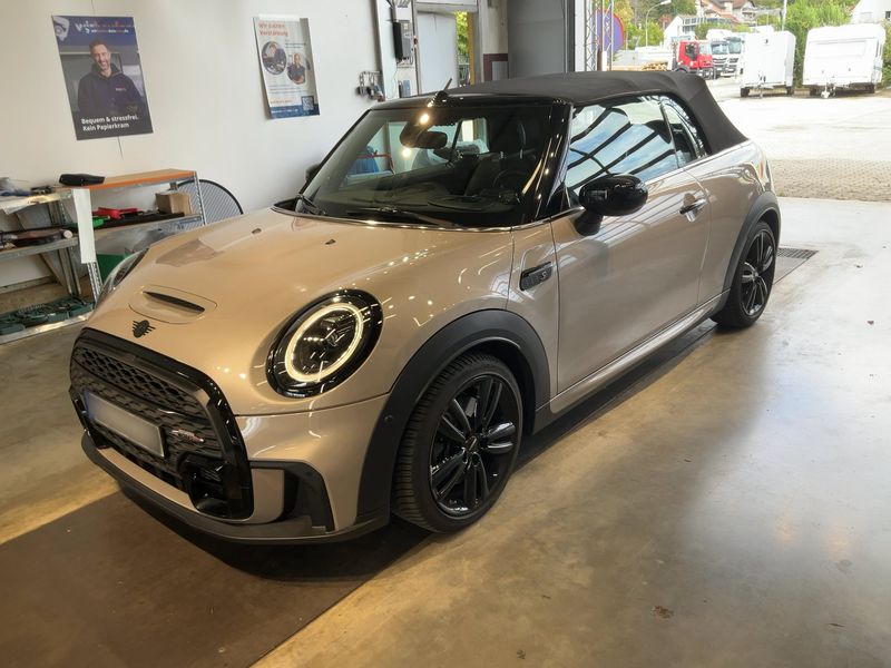 MINI Cabrio Cooper S John Cooper Works Trim