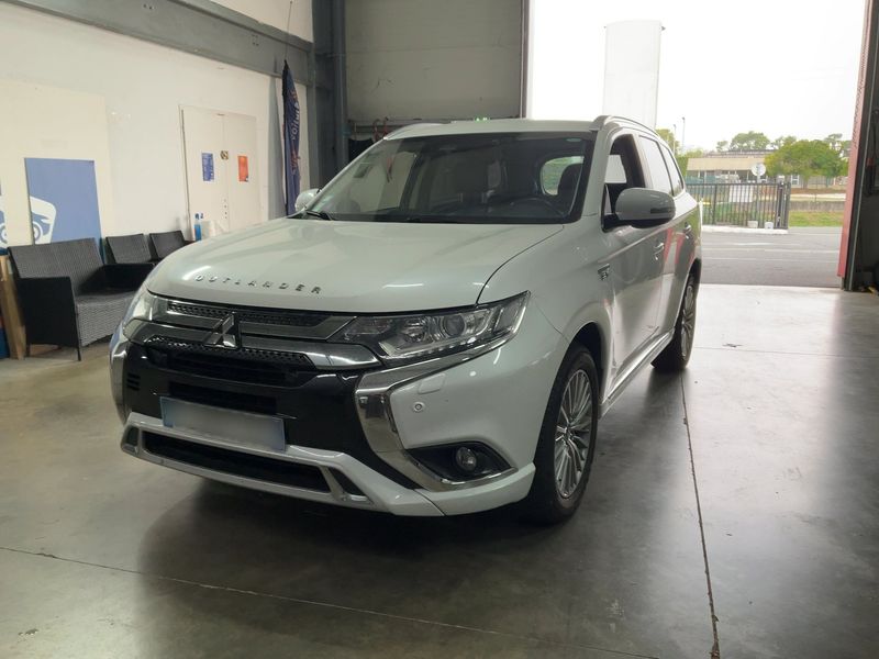 Mitsubishi Outlander 2.4 PHEV 4WD