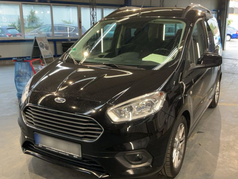 Ford Tourneo 1.0 EcoBoost Titanium