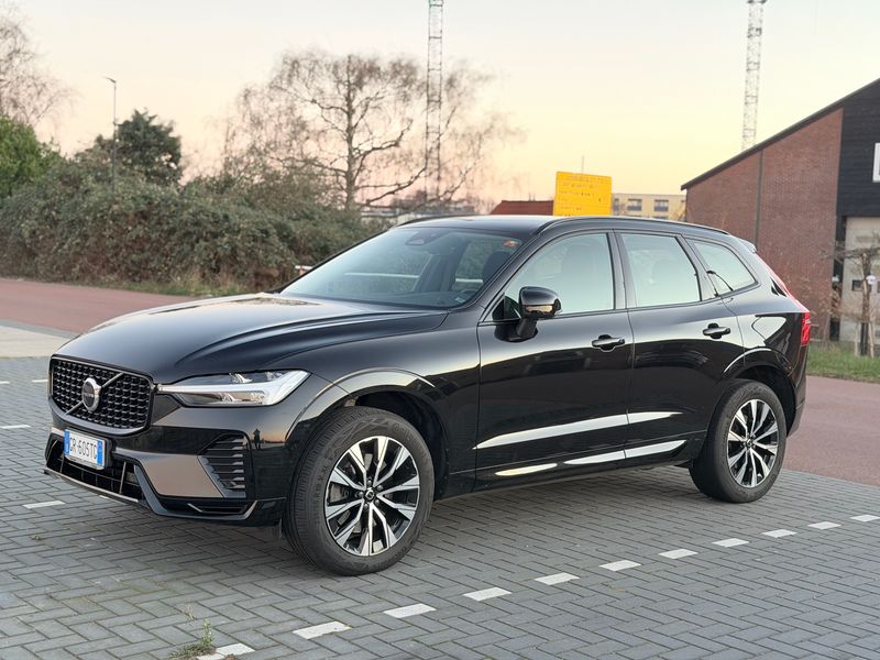 Volvo XC60 2.0 B4 Mild-Hybrid Plus Dark AWD