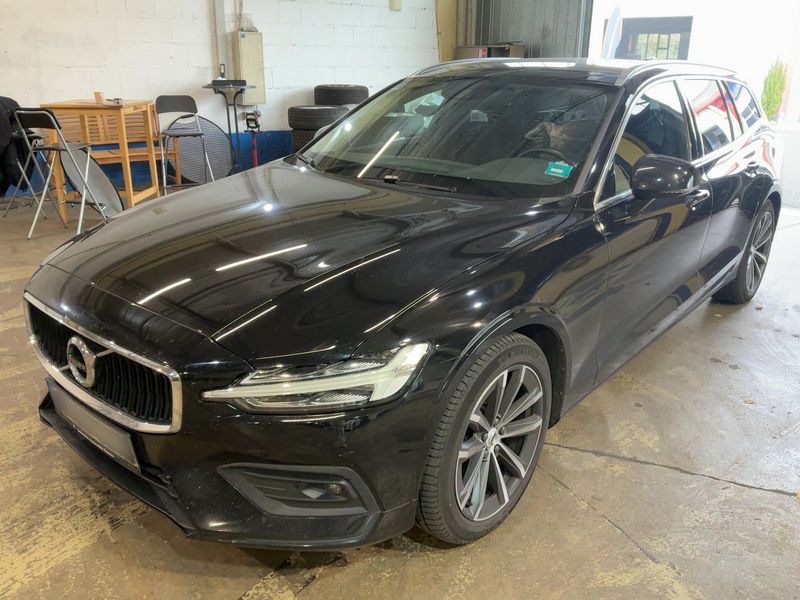 Volvo V60 2.0 D4 Momentum Pro AWD