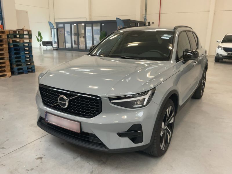 Volvo XC40 2.0 B3 Mild-Hybrid Plus Dark 2WD