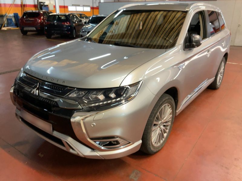 Mitsubishi Outlander 2.4 PHEV 4WD