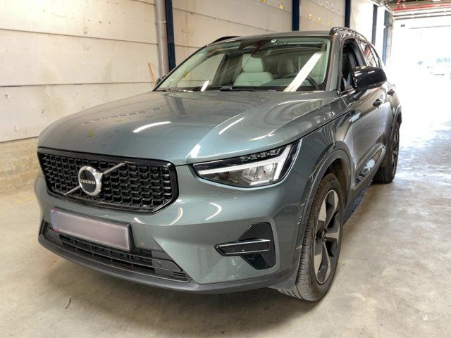 Volvo XC40 2.0 B3 Mild-Hybrid Plus Dark 2WD