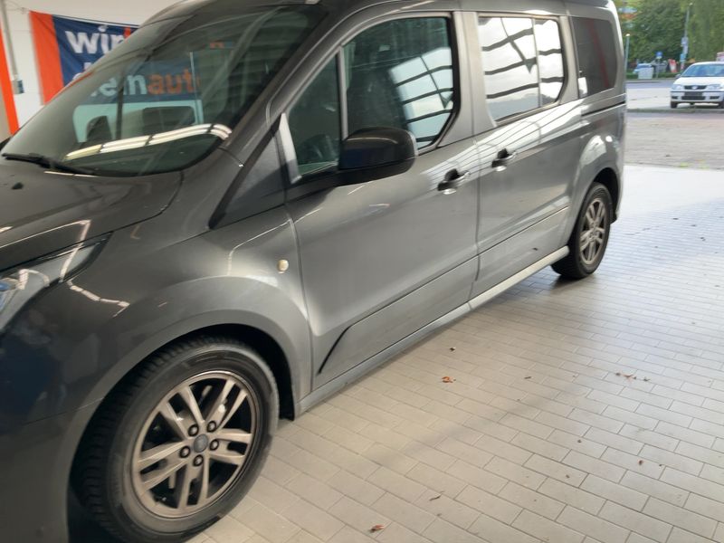 Ford Grand Tourneo Connect 1.5 TDCi EcoBlue Titanium