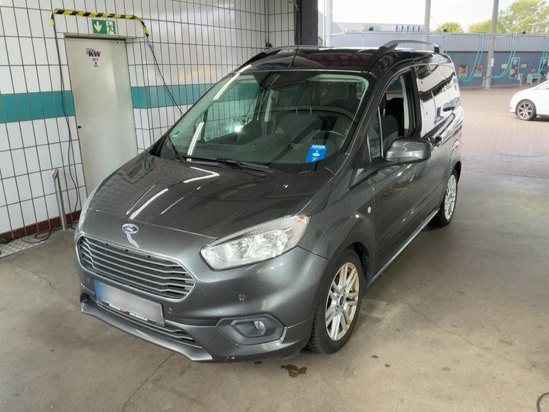 Ford Tourneo Courier 1.5 TDCi Titanium