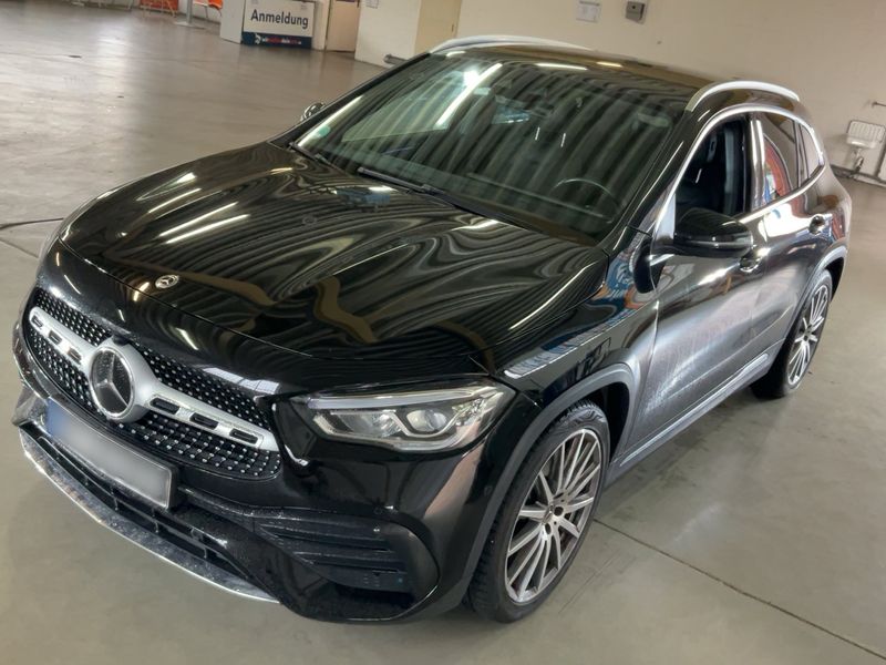 Mercedes-Benz GLA-класс GLA 200 AMG Line