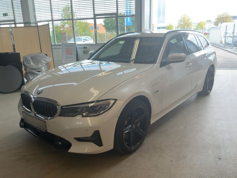 BMW 3er 330e Sport Line