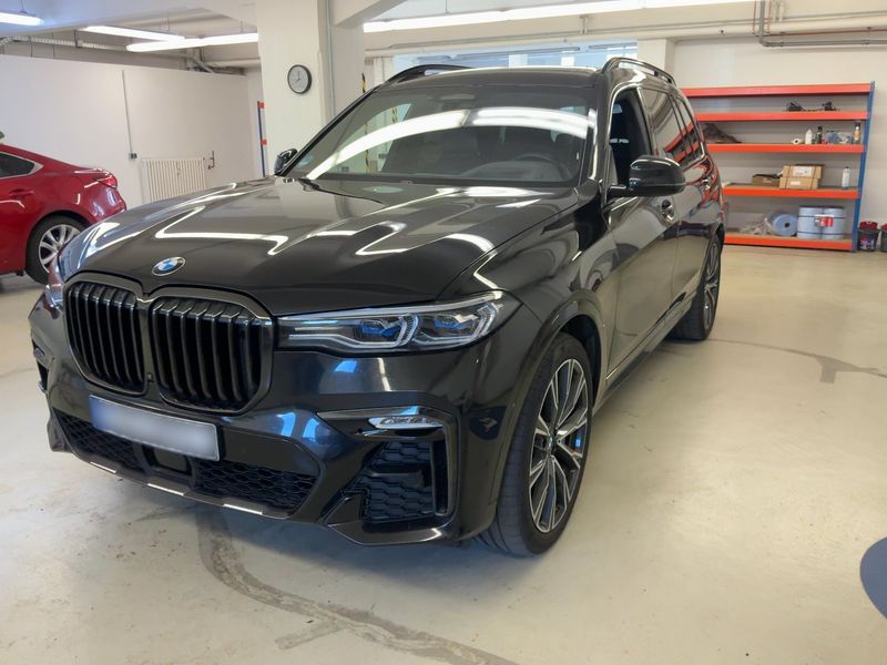 BMW X7 M50i