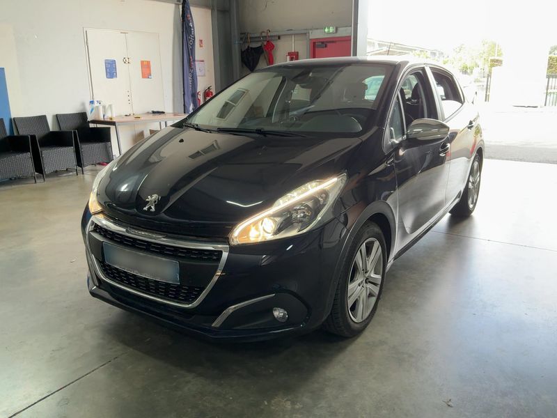Peugeot 208 1.2 PureTech Signature