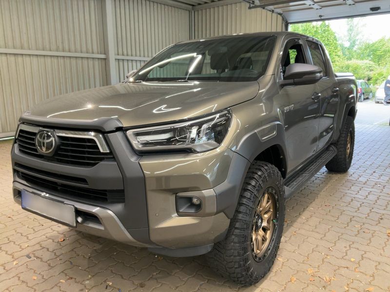 Toyota Hilux 2.8 D-4D Double Cab Invincible 4x4