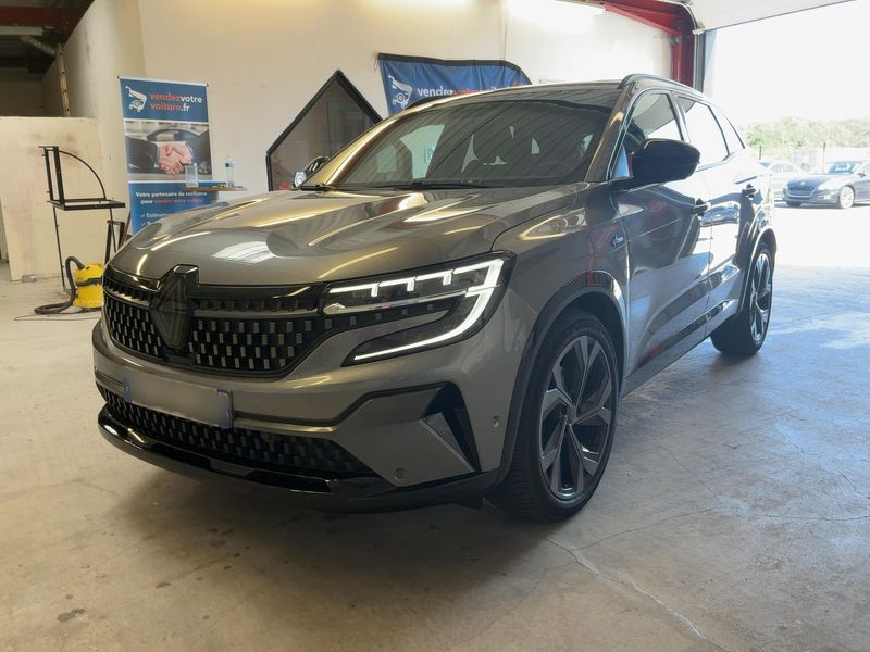 Renault Austral 1.2 Hybrid E-Tech Iconic Esprit Alpine