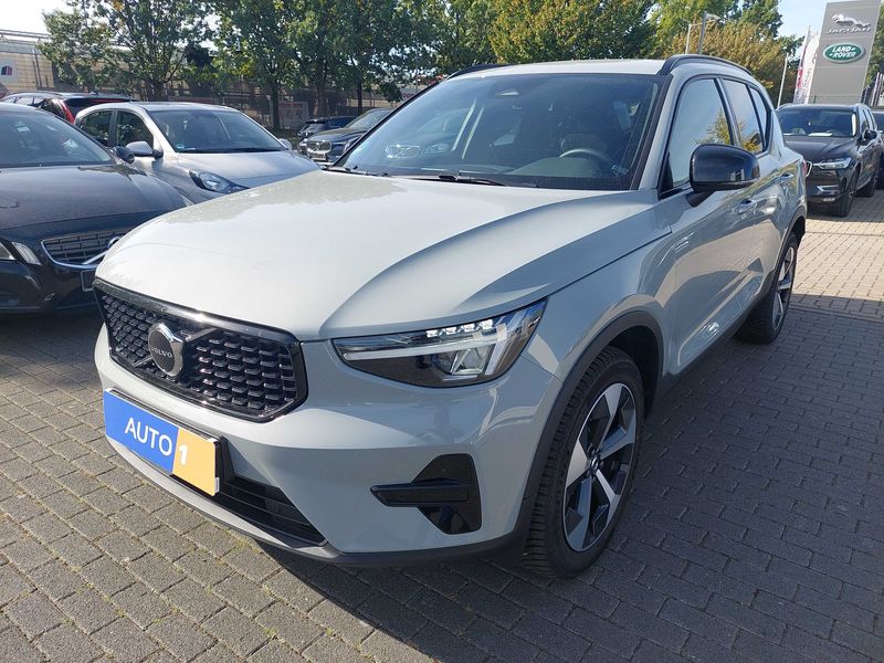 Volvo XC40 2.0 B3 Mild-Hybrid Plus Dark 2WD