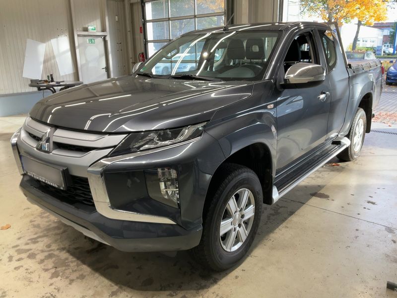 Mitsubishi L 200 2.2 DI-D Club Cab 4WD