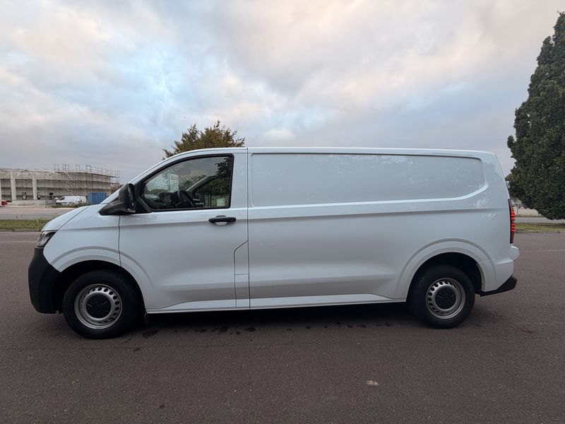 Volkswagen T7 Transporter 2.0 TDI LR