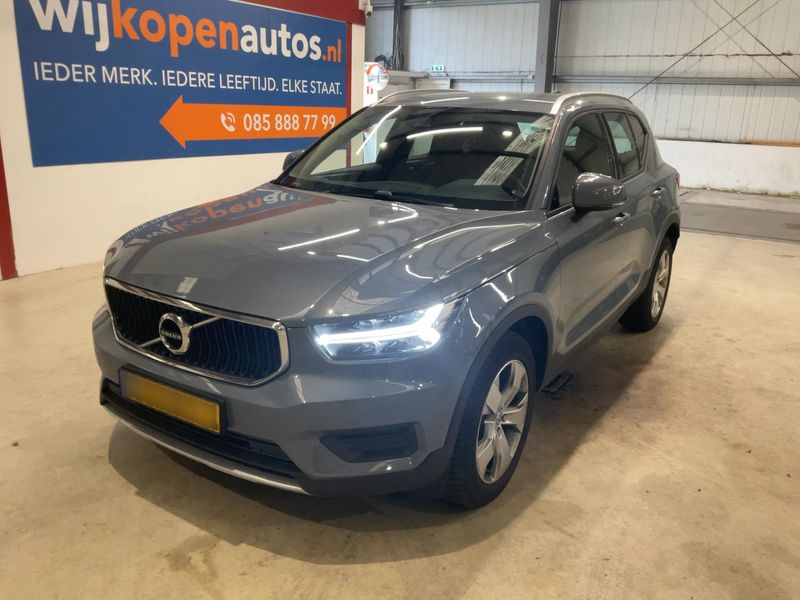 Volvo XC40 2.0 T4 Momentum Pro 2WD