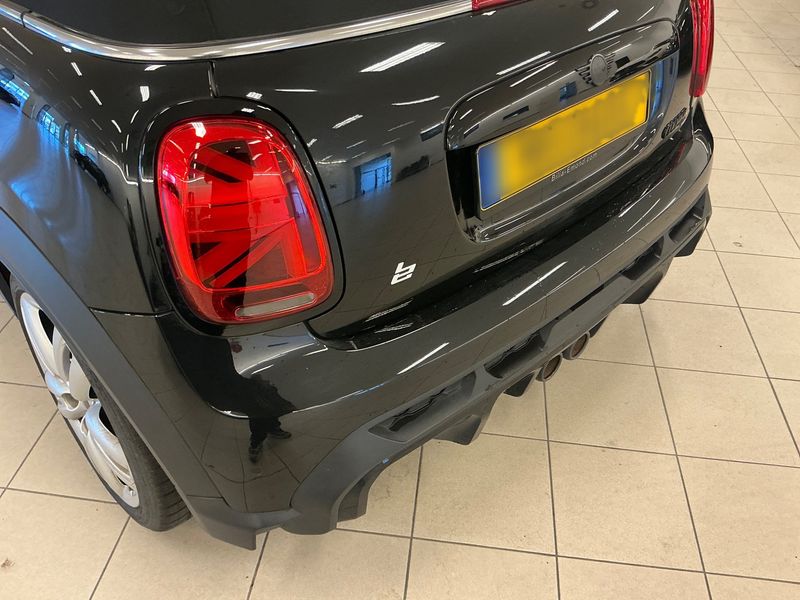 MINI Cabrio Cooper S John Cooper Works Trim