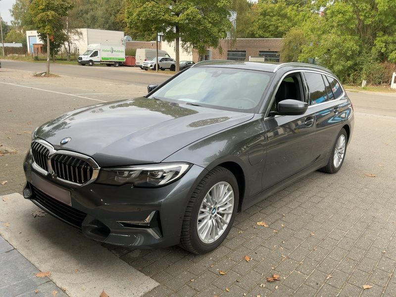 BMW 3er 330e Luxury Line