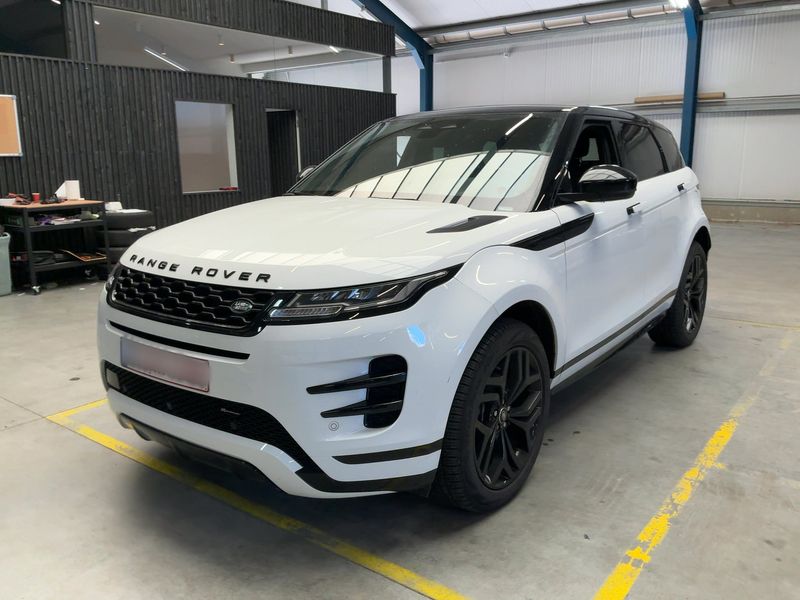 Land Rover Evoque P300e Hybrid S R-Dynamic