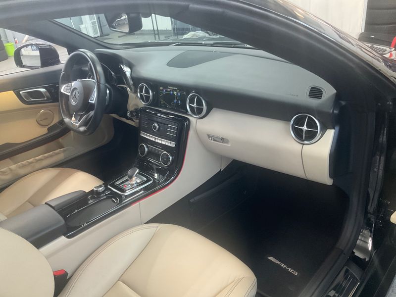 Mercedes-Benz SLC-класс SLC 300 AMG Line