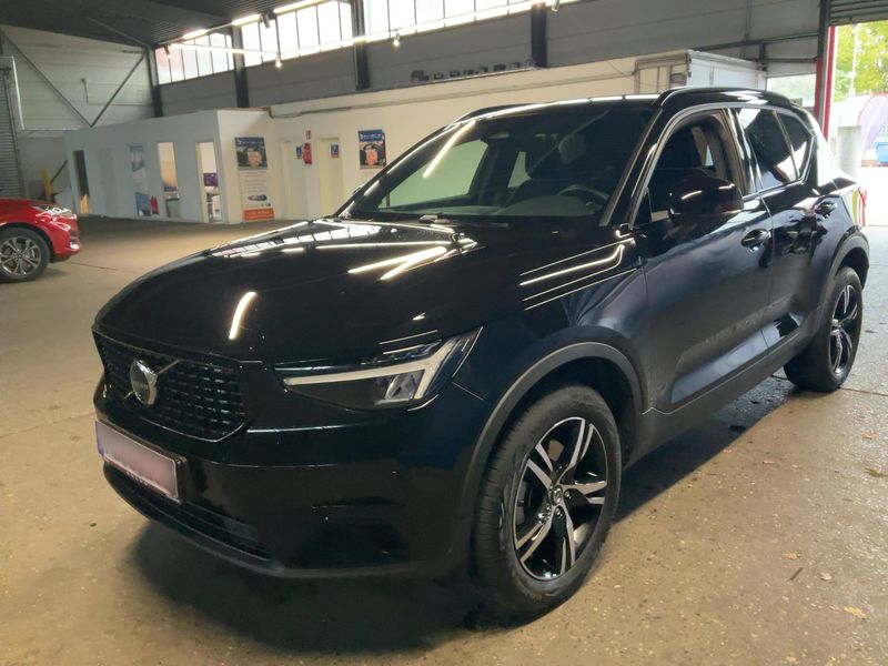 Volvo XC40 2.0 B3 Mild-Hybrid Plus Dark 2WD
