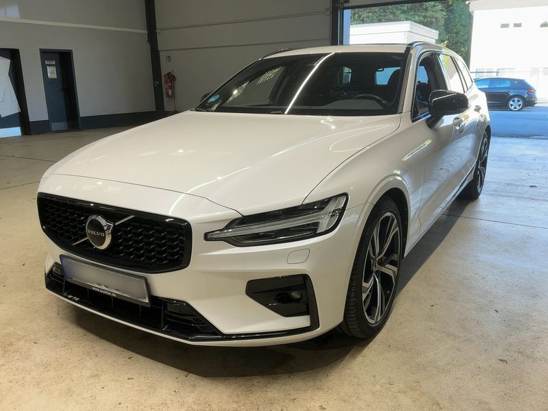 Volvo V60 2.0 B4 Diesel Mild-Hybrid Plus Dark