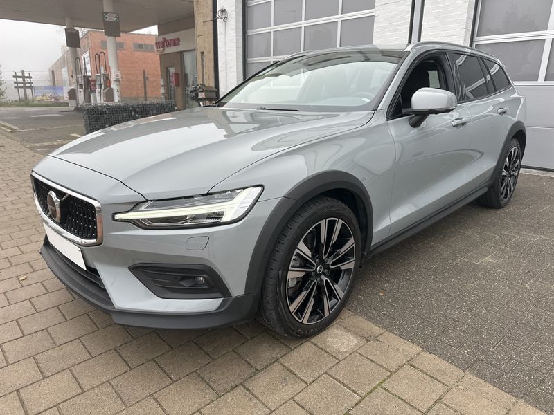 Volvo V60 Cross Country 2.0 B5 Mild-Hybrid Plus AWD