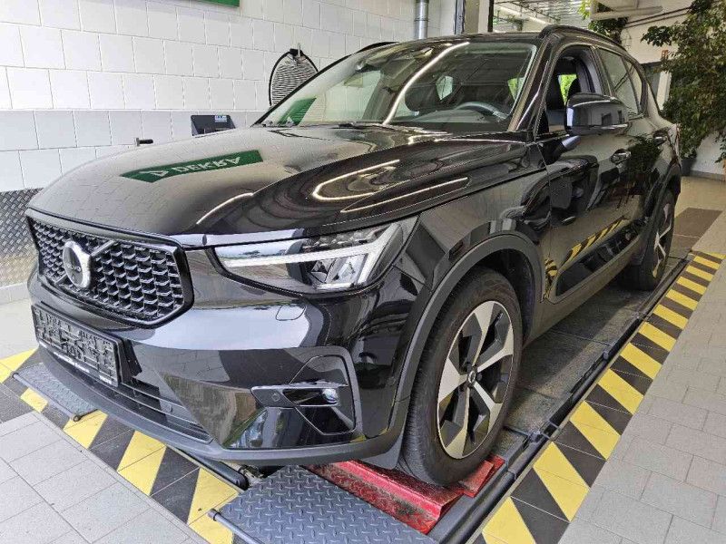 Volvo XC40 2.0 B4 Mild-Hybrid Plus Dark 2WD